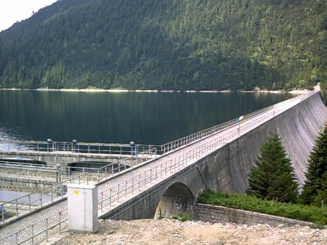 dam10